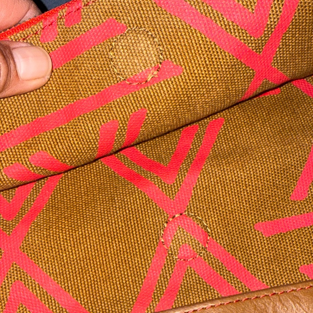 Nixon Tribu Clutch Brown Cherry Zipper Closure Purse Handbag EUC - Picture 10 of 10